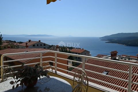 Location: Istarska županija, Labin, Rabac. ISTRIA, RABAC Maximum comfort with panoramic sea view and garage! We present a property with maximum comfort and a spectacular panoramic view of the sea! It is a penthouse with an area of 105, 42 m2 of livin...