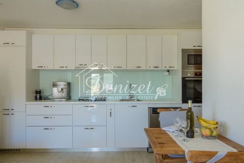 This house with 140 m2 of living space is located on a south-west slope in the picturesque village of Vinišće is for sale. It was built in 2005 and is in very good condition. From the balconies and terraces with a further 60 m2 of floor space, you ha...