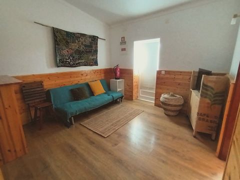 Situated at the friendly small village of Raposeira, this tipical house is recently renovated, with 1 bedroom for 1 ou 2 people. Quiet rural area, very close to the beaches. Nearby you find a minimarket, restaurant and cafes.