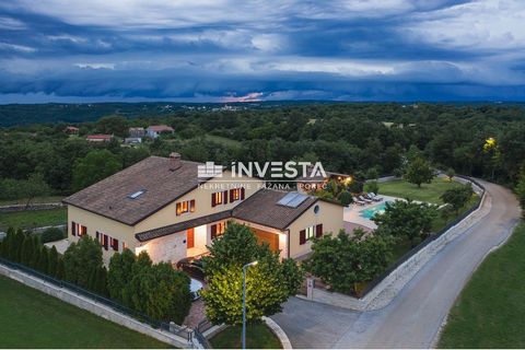 In central Istria, in a historic town near Tinjan, there is this beautiful villa of 420 m2 with three residential units built on a plot of 1521 m2.   The villa extends over three floors: basement, ground floor and first floor. The villa has a total o...