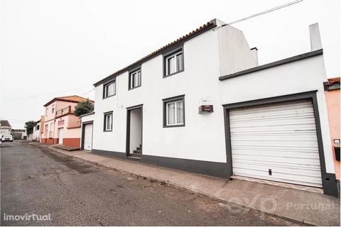 Are you looking for a villa with easy parking? Good access? Close to Ponta Delgada? Then this is the right villa for you. House located on Rua dos Recantos, Arrifes with 2 garages outside the center of the parish with great access. Exit to the highwa...