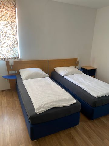 The room is on the 1st floor of a detached house in a quiet location. Walk to the S-Bahn about 5 minutes, with the S-Bahn you can reach Munich Airport in 44 minutes and Munich main station in 12 minutes. as well as inner city. .Free parking spaces ar...