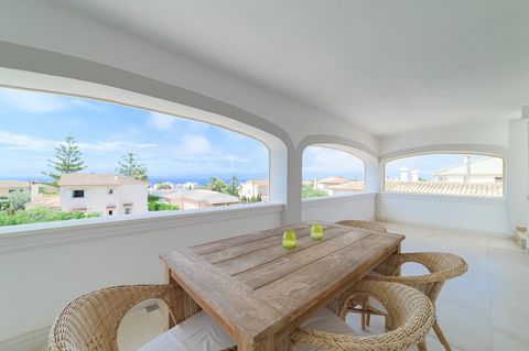 Dream penthouse in Bahia Blava: sea views, roof terrace and privacy! Are you looking for a modern penthouse with breathtaking sea views and a private roof terrace in Mallorca? Then this property in Bahia Blava is just right for you! This luxurious pe...