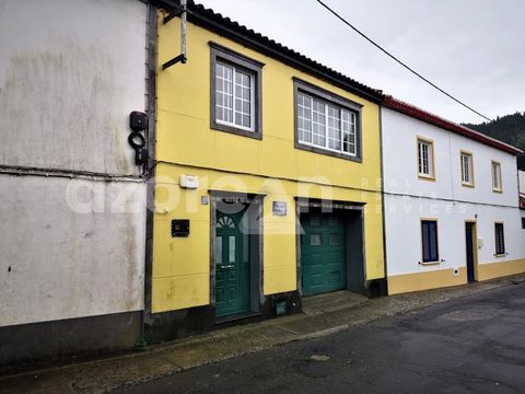 This beautiful 3 bedroom villa is located in the parish of Furnas, municipality of Povoação, one of the most picturesque areas of the island of São Miguel. The villa has three spacious bedrooms, two bathrooms, kitchen, living room, garage, outdoor pa...