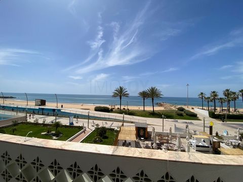 Beautiful flat completely refurbished on the first floor of a cosy building with lift, from where you can enjoy a magnificent view of the beach and Quarteira's seafront promenade. Consisting of two bedrooms, one of them en suite equipped with built-i...