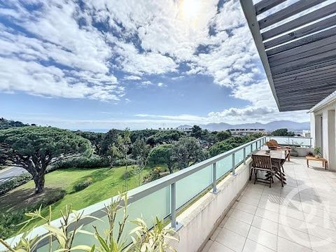 LE CANNET SEA VIEW - On the top floor of a recent residence with gardens and swimming pool, this spacious 4-room flat of around 100m² offers a large 25m² south-facing terrace with uninterrupted views of the hills and a glimpse of the sea. Bright and ...