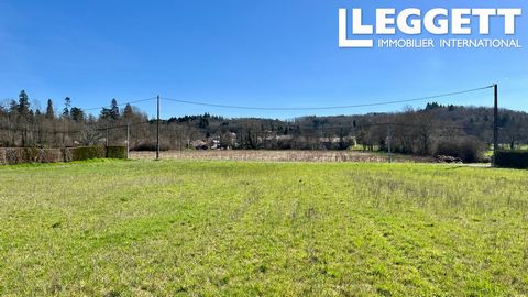 A18086KAW24 - Parcel of land with constructable section that borders the road all within walking distance of the river. Electricity and water already connected. Information about risks to which this property is exposed is available on the Géorisques ...