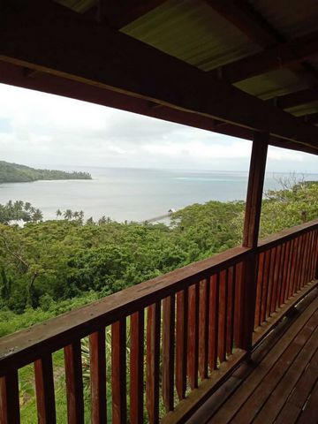 * Prachtige Dere Bay en uitgestrekte azuurblauwe oceaan en binnenrif UITZICHT vanaf dit huis op een heuvel en een balkeiland op KORO ISLAND, het 6e grootste eiland van Fiji *Loop naar het strand (minder dan 5 minuten), dus neem je snorkelspullen, sta...