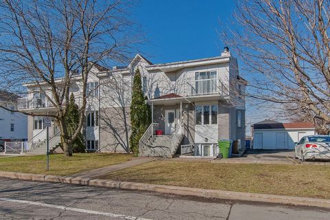 Bright triplex consisting of 5 1/2 (3 bedrooms), with rental income increasing from $32,280 to $33,540 as of July 1st. No immediate neighbors at the back, 10 minutes from Deux-Montagnes train station and not far from the hospital! Quick highway acces...