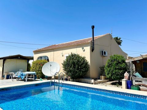 3 bedroom Country villa with large pool and private self contained Apartment in Heredades close to Almoradi and the AP7 motorway to all links. The Property is accessed via private gates onto the sun drenched terrace with covered porch and seating are...