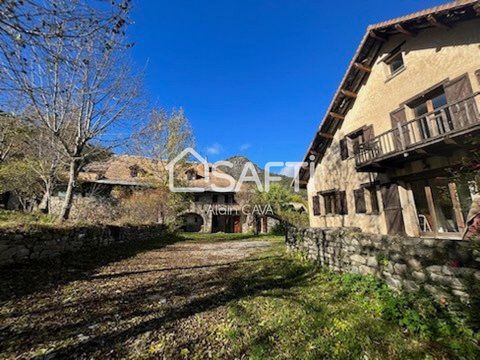 EXCEPTIONAL!!!In the town of SELONNET in a small hamlet, discover this house of 138m² + Farm to restore of 400m² on 3794m² fenced. House: Composed of 1 kitchen opening onto the living room with access to the terrace and the garden, cellar below groun...