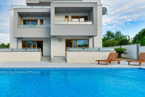 Deze prachtige, comfortabele villa ligt in het plaatsje Zaton, op slechts 50 meter van het prachtige strand
