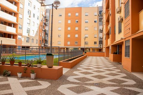 Large practically brand new apartment in Edificio Contadores!! Modern and contemporary style. The property has 106.81m2 built including common areas and 74.87m2 useful with good distribution and excellent south orientation!! The living room is indepe...