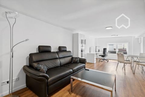 The recently completely renovated 1.5 room apartment has its own entrance with a mailbox and is located in a very quiet location in Hamburg-Bahrenfeld on the Theodorhof. The fully-fledged shower room and the fully equipped fitted kitchen are on the g...
