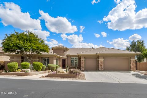 You will love this gorgeous sought after & highly upgraded Brentwood floor plan situated on a lrg private lot. Gourmet Kitchen offers granite, stainless appliances & additional cabinets. A custom entertainment bar was added w/2 beverage fridges, prep...