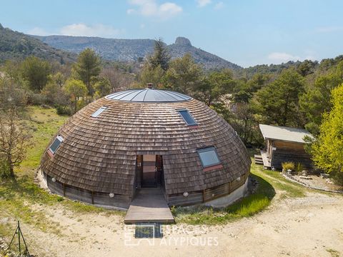 Scattered in nature, in the heart of the Sainte-Baume massif, this singular and eco-designed property of 180 m2 is erected on a plot of 1800m2. A unique concept and lifestyle, this unusual sphere made of Canadian red cedar has an exemplary ecological...