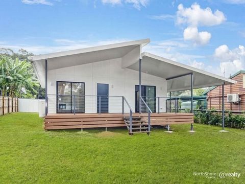 Modern three bedroom, two bathroom low set house has a spilt level roof line and is a new build. Situated on a generous 660m2 allotment and house faces east. The floor area of 89 square meters has been thoughtfully designed to maximize space and prov...