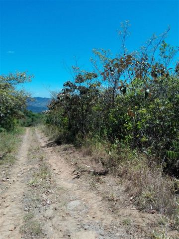 This is a land for sale with excellent views in Boquete, Panama. It is near the Lucero Residential Community and Golf Course. The views extend all the way to the Pacific Ocean and several mountain ranges. The land is just 15 minutes from downtown Boq...