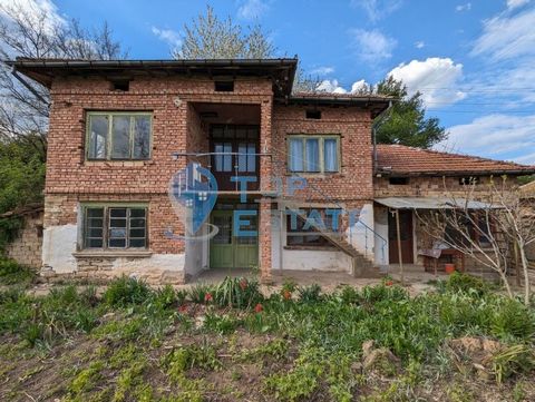 Top Estate Real Estate offers you a two-storey brick house with a well in the village of Obedinenie, Polski Trambesh municipality, Veliko Tarnovo region. The village of Obedinenie is well developed, has shops, mineral springs, bus transport to the to...