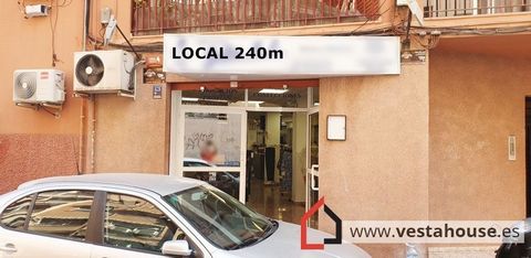 Commercial premises in Ciudad Deportiva area of Alicante. Located at street level, it has a pedestrian entrance and showcase. With 240 meters, it is surrounded by services, public transport. Currently arranged as retail, its distribution is comfortab...