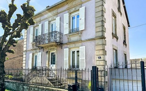 CHARMING 1890 MANSION IN THE CENTRE OF LURE Ideally located in the heart of the charming town of Lure, this recently renovated mansion from 1890 offers an unparalleled living environment where every detail is a mix of modernity and comfort thanks to ...