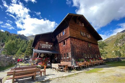 This beautiful detached rustic chalet for a maximum of 12 people is located in Grosskirchheim in Mölltal in Carinthia. It offers beautiful views of the surrounding mountain landscape and is in close proximity to the famous Grossglockner Heiligenblutt...