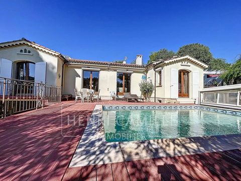 A few minutes walk from the heart of Cannes, very pleasant villa in excellent condition, in total calm. Quality environment. Beautiful reception area, 4 bedrooms with bath or shower. Gym or large spare bedroom. Wine cellar, 2 workshop. A lovely, full...