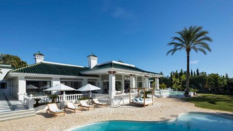 Villa in Nueva Andalucia in Moorish Andalusian style for sale. We present this magnificent Villa in Nueva Andalucia in Andalusian Moorish style, a jewel on the Costa del Sol. With a privileged location and unique architecture, this property offers an...