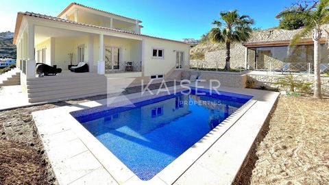 This spacious 4 bedroom villa with swimming pool, photovoltaic panels, basement/garage and air conditioning enjoys an elevated location in a peaceful residential area, just a short walk from the colourful Marina of Albufeira, with shops, cafes and re...