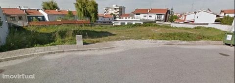 Land for construction of housing in quiet area only with villas, near the standard of Légua.
