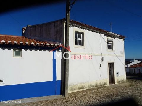 3 bedroom villa with 2 floors, with 60 m2 of gross area, located in Cabeço de Vide. The ground floor consists of an entrance hall, living room and toilet. The 1st floor has 3 bedrooms and toilets. The property is located in the historic area, next to...