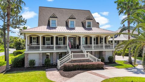 Welcome to luxury living in this 4BD/5BA water-front home in Belfair! Nestled on a corner lot, this home offers breathtaking views of the Colleton River and marsh. Entertain in style with a large heated saltwater pool, covered patio, and screened por...