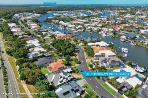 The owners are on the move and all serious offers will be considered. Nestled amongst other stylish quality homes, this superb family offering has all the goodies. The home has wonderful open plan living areas, high ceilings, smooth tones, formal ent...
