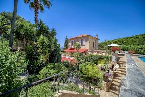 Ideally located in the coveted Victoria district in Le Cannet, close to the picturesque village and its restaurants, charming 260sqm house ideally exposed and which benefits from a delightful landscaped plot of 1536sqm including a large swimming pool...