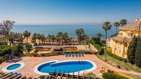 Frontline beach penthouse in Urbanización Río Real Playa for sale. This extraordinary penthouse is located in an exclusive gated community with direct access to the beach. Distributed over two floors, this recently renovated penthouse has been design...