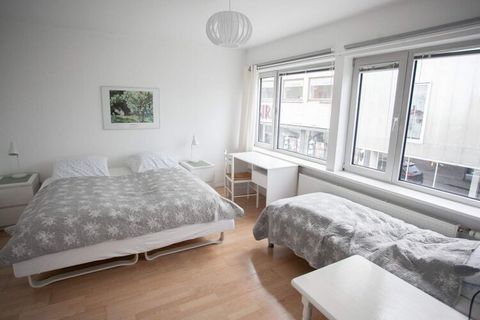 Diese einzigartige Ferienwohnung befindet sich im Zentrum von Tórshavn, wo Sie vom Wohnzimmer aus die städtische Atmosphäre spüren und sicherstellen können, dass Ihnen nichts entgeht. Wenn Sie mit Freunden/Familie reisen, ist diese Wohnung ideal. Sie...