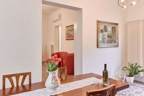 Elegante apartamento para 6 personas en Desenzano del Garda, cerca del lago.