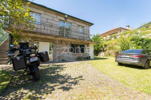 Identificação do imóvel: ZMPT567621 Individual T3 house transformed into T4, located in Vilar da Veiga, Terras de Bouro.This is the perfect refuge where comfort meets the charms of nature. Situated in the picturesque parish of Vilar da Veiga in Terra...