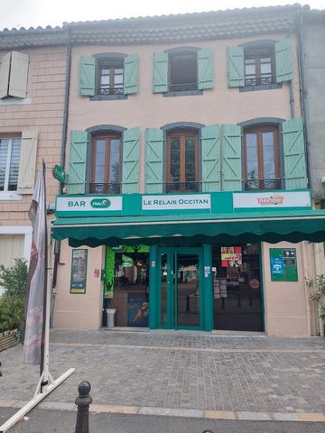 Exclusivity! We offer you the walls and business of a BAR-RESTAURANT-PMU with a large terrace of about 40 m2 unique by its location directly overlooking the famous market of Esperaza. The building includes a 49 m2 studio, a 52 m2 T2 apartment with wo...