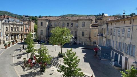 Provence Home, l’agence immobilière du Luberon, vous propose à la vente, un appartement de 88.89 m² en loi Carrez, idéalement situé au cœur de la petite ville d'Apt et très lumineux. L'immeuble comprend 7 appartements et l'appartement à la vente est ...