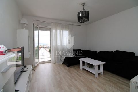 Location: Primorsko-goranska županija, Rijeka, Grbci. Grbci, zweistöckige Dreizimmerwohnung, ideal für Investitionen In Grbci, in einer ruhigen Straße, gibt es eine zweistöckige Wohnung, die eine ideale Investitionsmöglichkeit darstellt. Das Anwesen ...