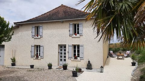 Renovated character house with three bedrooms. The property has been tastefully renovated within the last year including a large cook’s kitchen of 26 m2 and a family bathroom with a large walk-in shower. The house is bright and comfortable with many ...
