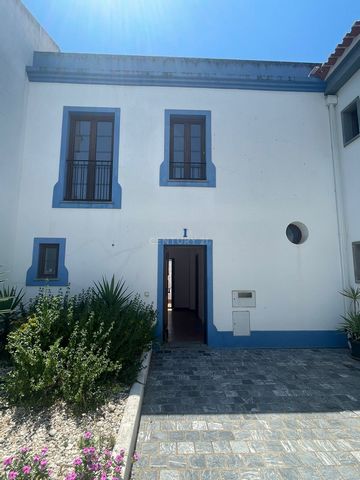 Alqueva. Cette maison 1 chambre offre confort, sécurité et un excellent espace de loisirs. Caractéristiques de la maison : Emplacement privilégié : Situé à Mourão, à 2 minutes d'Alqueva. Communauté fermée : sécurité et confidentialité garanties. Gara...