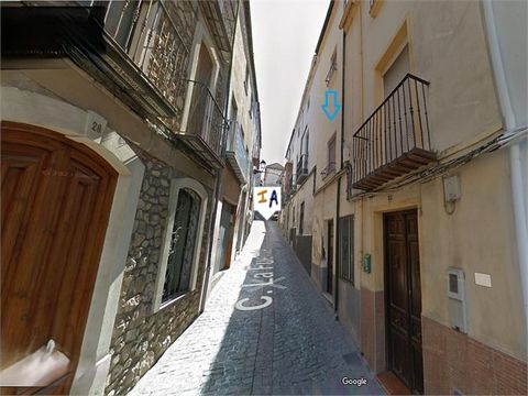 Dieses möblierte Anwesen mit 3 Schlafzimmern und 2 Bädern befindet sich in der wunderschönen Bergstadt Martos in der Provinz Jaén in Andalusien, Spanien. Weniger als 10 Gehminuten vom Stadtzentrum und weniger als 5 Gehminuten von Geschäften, Bars und...