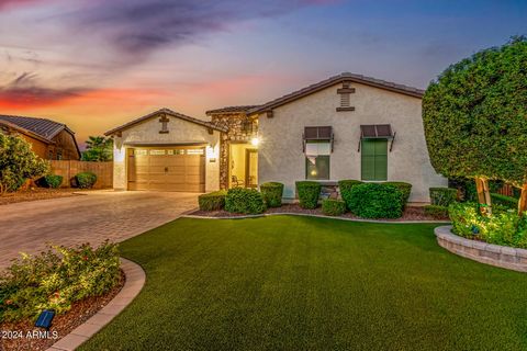 This home has 4 bedrooms, 3 FULL baths AND 3-car garage, on an oversized lot featuring a backyard oasis with modern pool, built-in in BBQ, beautiful travertine surround, with large turf area & side yard. The kitchen is nicely finished with staggered ...