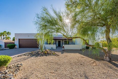 Welcome to your dream home! This beautifully remodeled ranch property offers a serene desert oasis w/ all the modern conveniences you want. Situated on over an acre, this home features a spacious & bright split floor plan w/ four generous bedrooms & ...