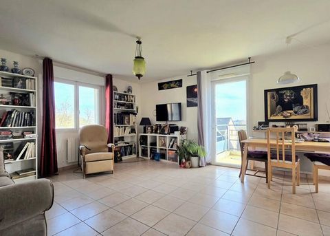 En exclusivité, appartement T2 de 48 m² AU PRIX DE 142990 FAI. Venez découvrir cet appartement situé dans un environnement calme de Bouchemaine, comprenant une pièce vie lumineuse de 25,77 m² avec un coin cuisine et accès au balcon, une chambre, une ...