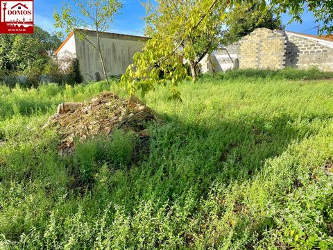 PAREMPUYRE Proche du centre ville, parcelle de 584 m2 environ viabilisée, avec un permis de construire accordé pour une maison à étage de 91,57 m2. LIBRE DE CONSTRUCTEUR ET DE PROJET ÉGALEMENT!