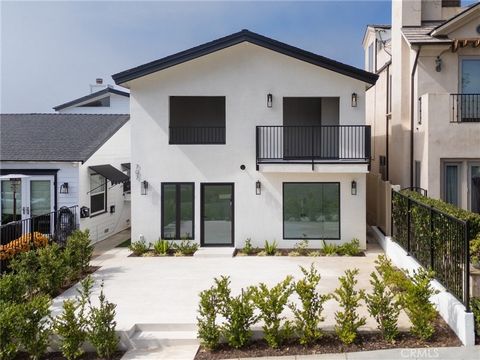 Located in Corona del Mar's vibrant Village, just moments away from Begonia Park, dining, shopping and exploring the beach, this magnificent duplex showcases a brand-new remodel inside and out. Both units are now on-trend and move-in ready, offering ...