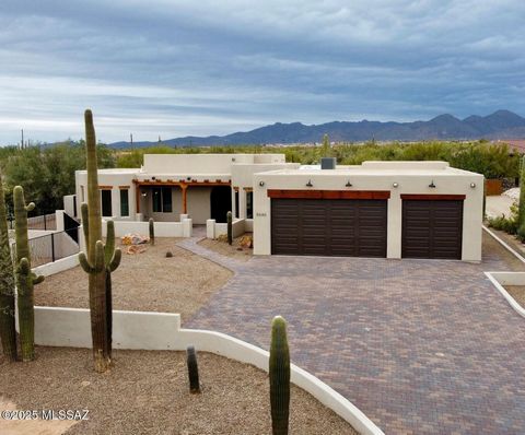 **Elegant Desert Oasis in Million-Dollar Enclave**Welcome to your dream home nestled in a prestigious neighborhood surrounded by beautiful residences. This brand-new single-story construction home offers the perfect blend of luxury and modern design,...